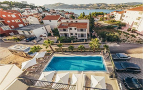 Gorgeous Apartment In Okrug Gornji With Wifi